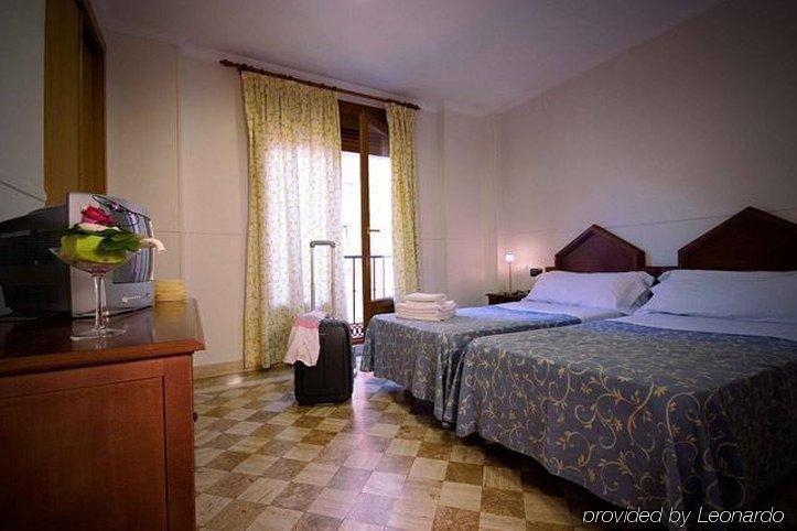 Hotel Boutique Reina Mora Гранада Номер фото